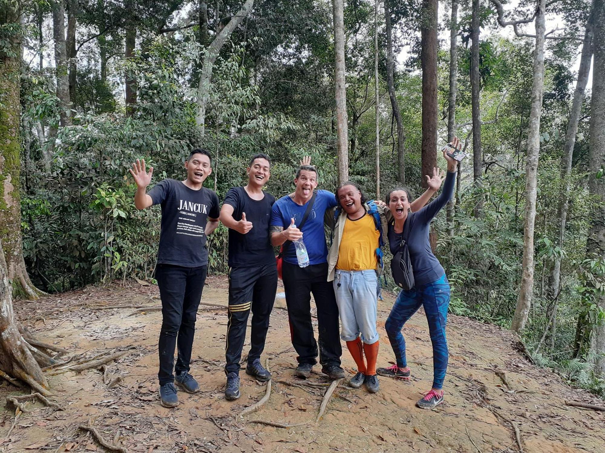 Jhony'S Backpacker-Guest House Only Stay Here Book Treking With Us Bukit Lawang Extérieur photo