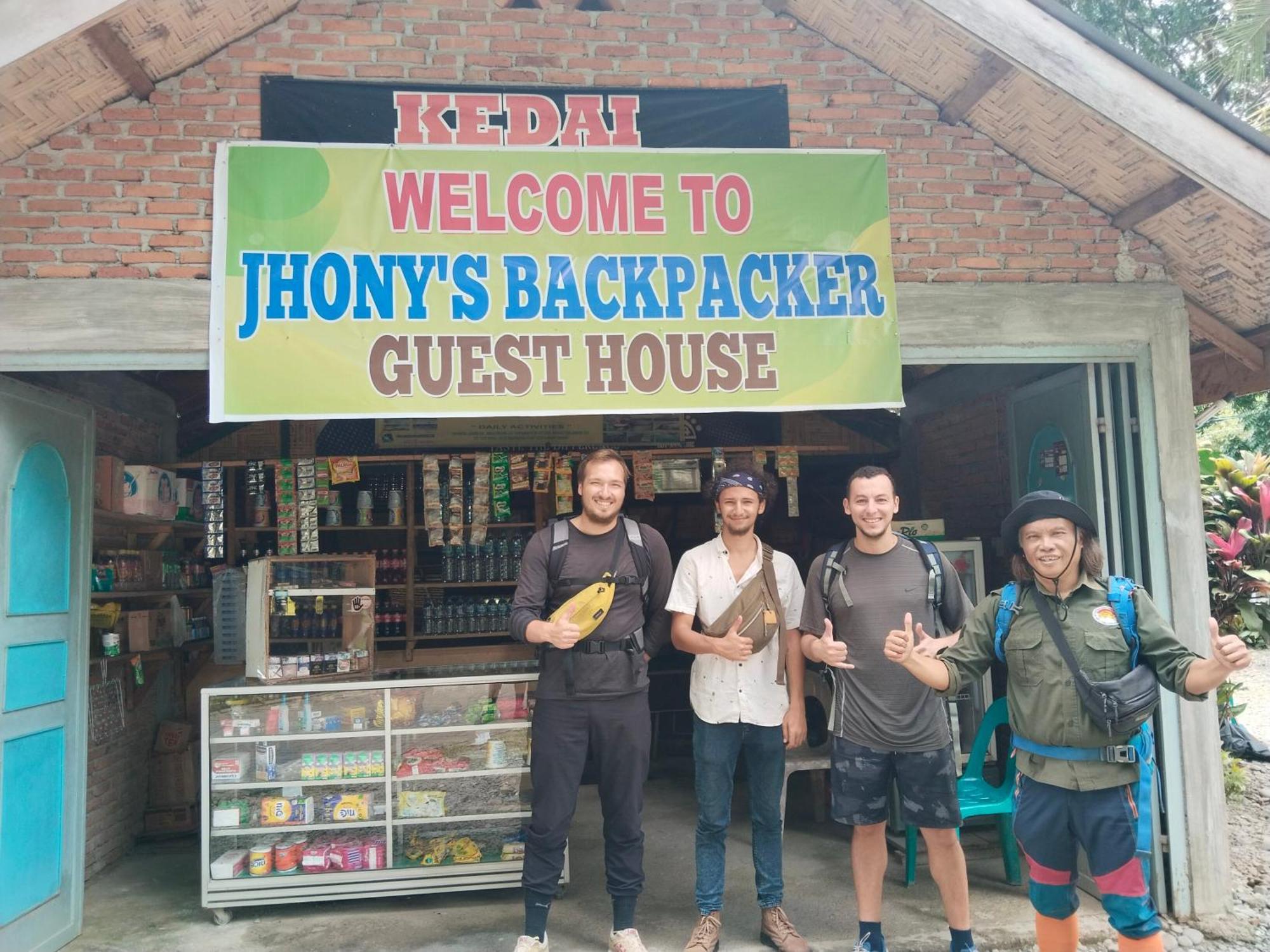 Jhony'S Backpacker-Guest House Only Stay Here Book Treking With Us Bukit Lawang Extérieur photo