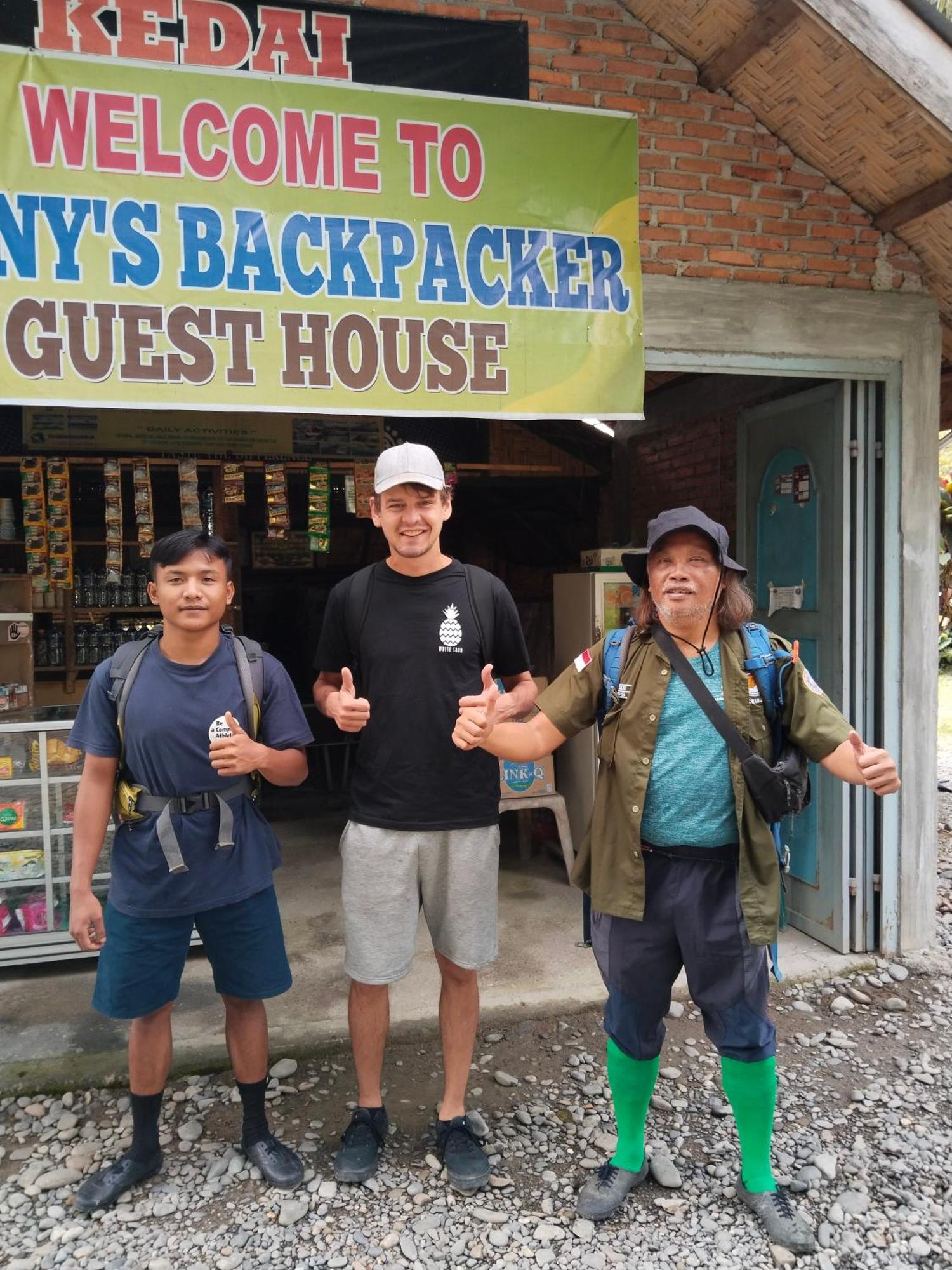 Jhony'S Backpacker-Guest House Only Stay Here Book Treking With Us Bukit Lawang Extérieur photo