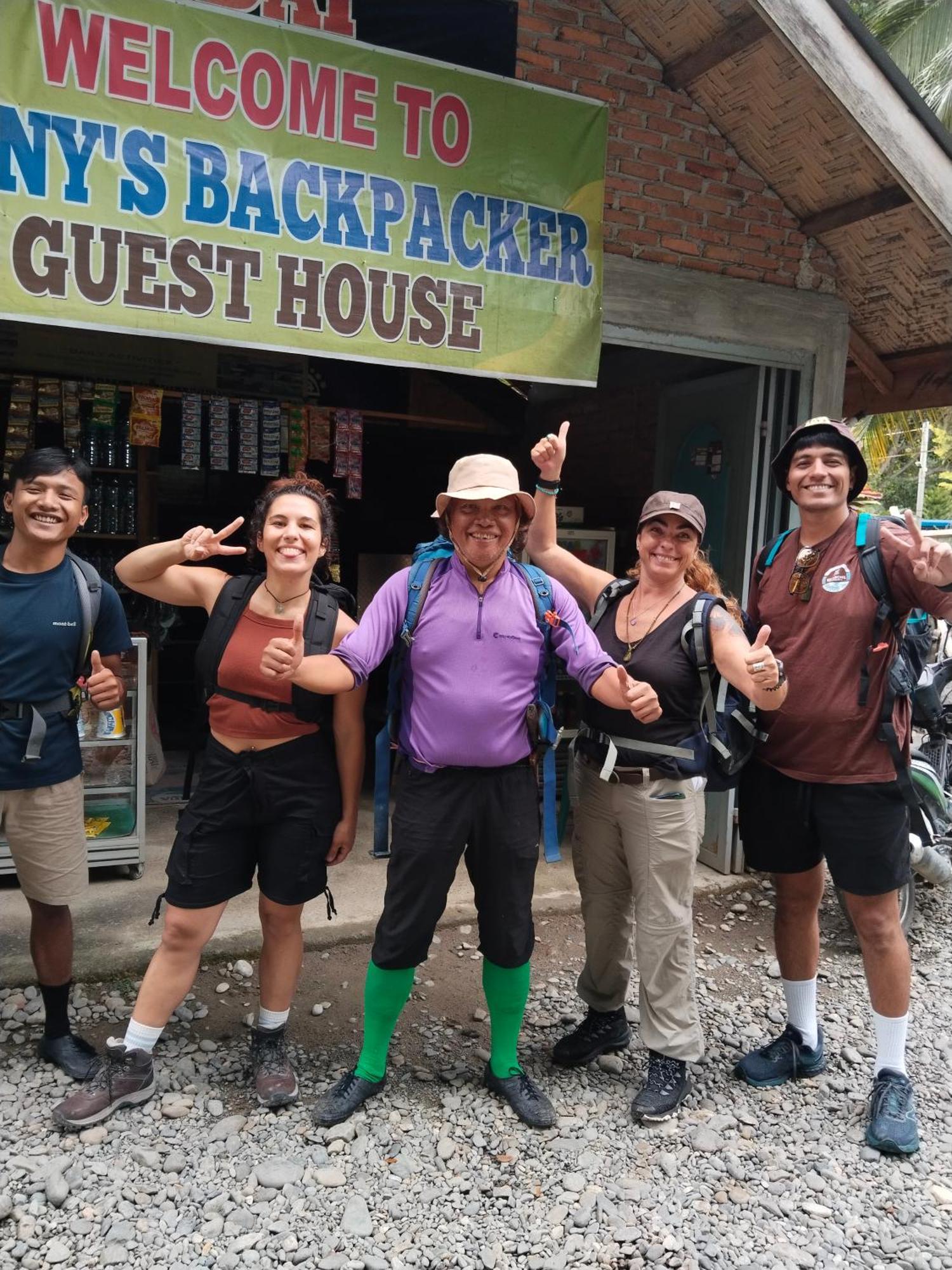 Jhony'S Backpacker-Guest House Only Stay Here Book Treking With Us Bukit Lawang Extérieur photo
