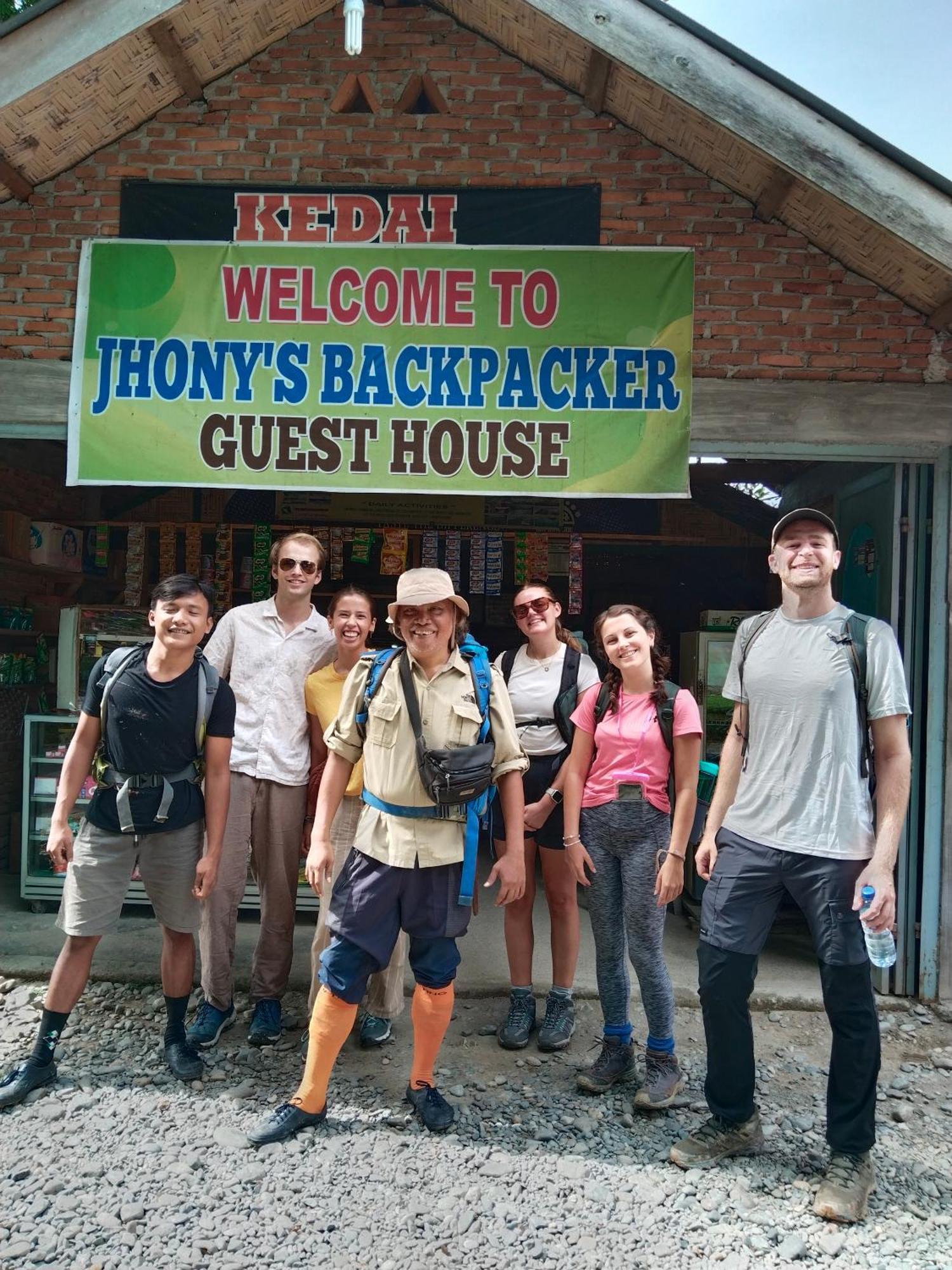 Jhony'S Backpacker-Guest House Only Stay Here Book Treking With Us Bukit Lawang Extérieur photo