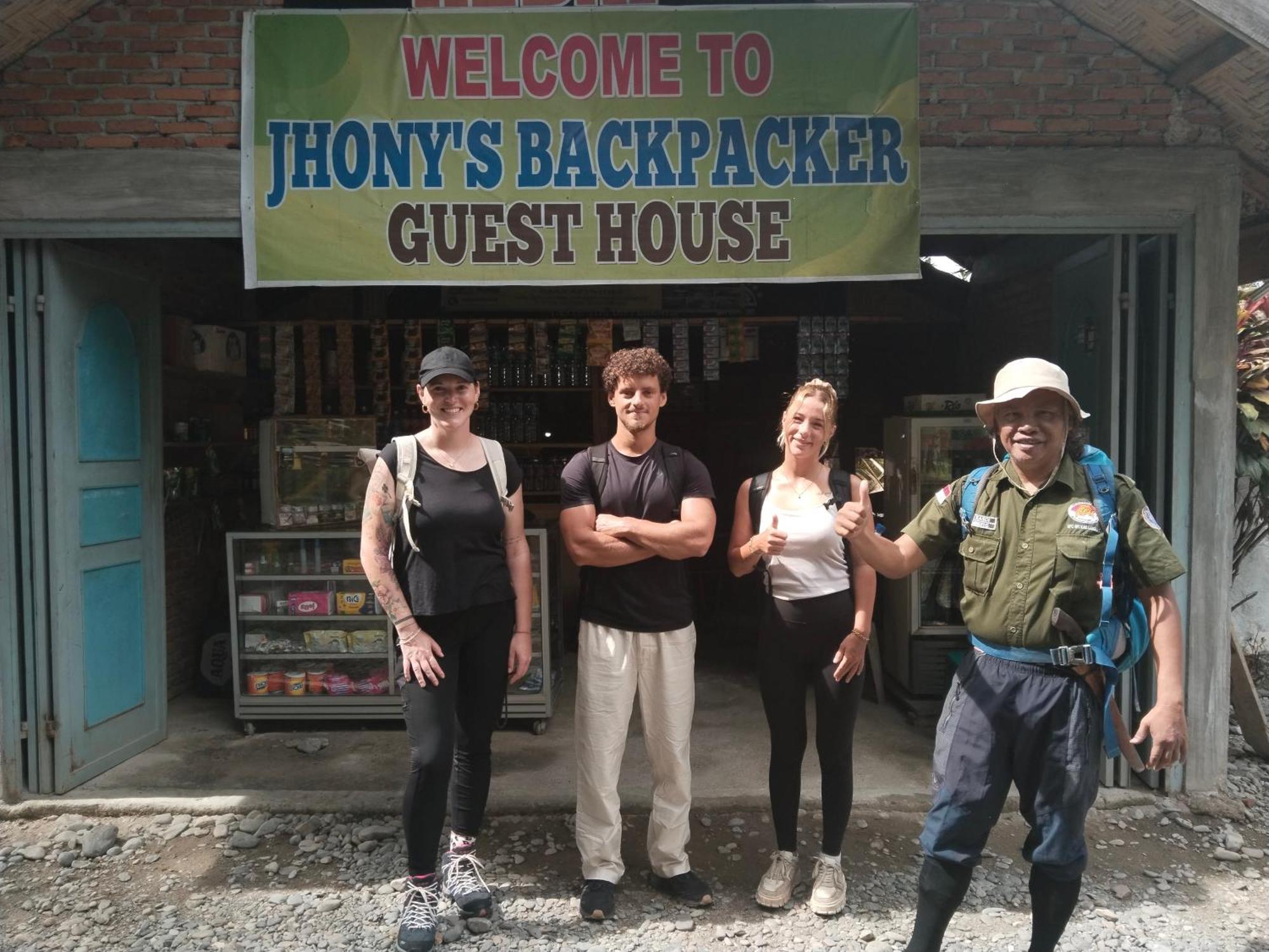 Jhony'S Backpacker-Guest House Only Stay Here Book Treking With Us Bukit Lawang Extérieur photo